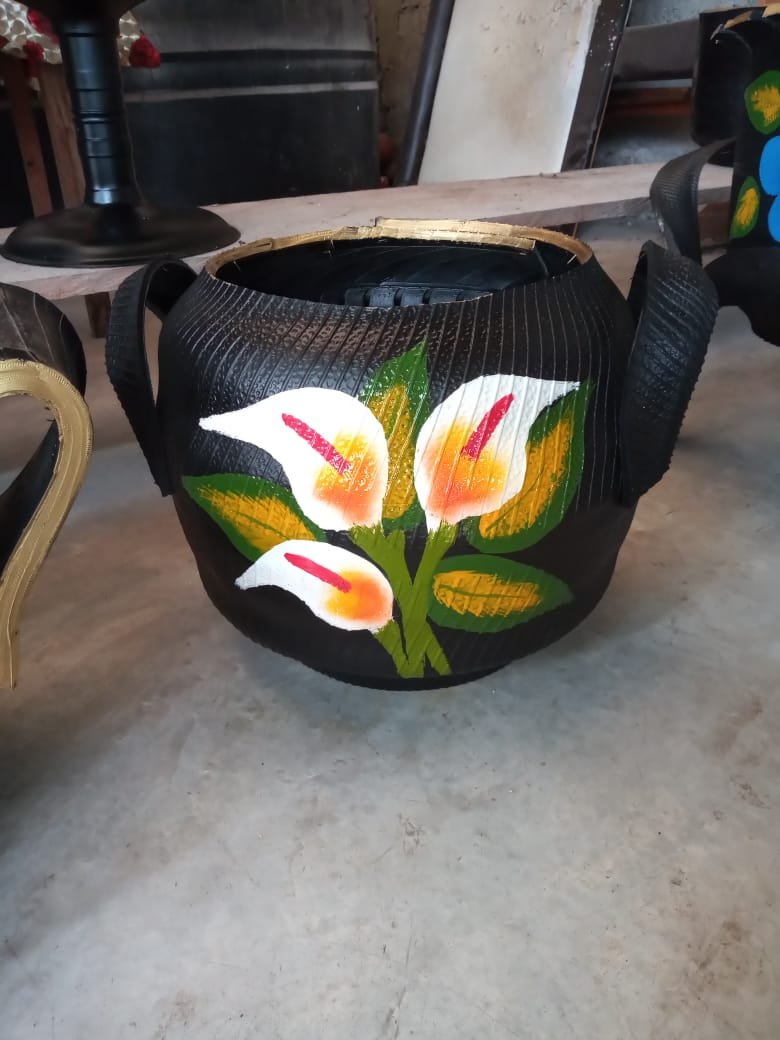 Macetero con forma de jarra